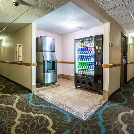 Quality Inn & Suites University Ларами Екстериор снимка