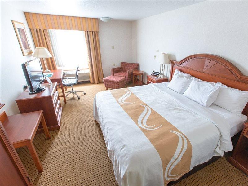 Quality Inn & Suites University Ларами Екстериор снимка