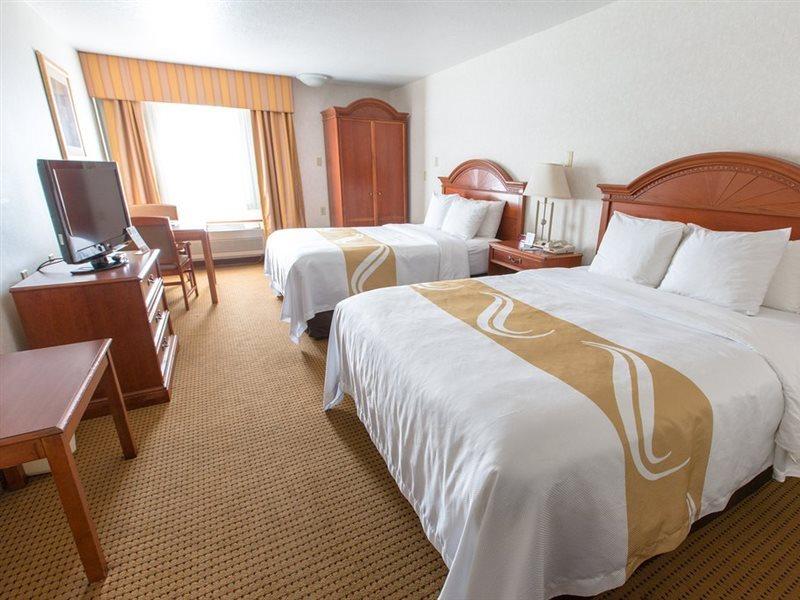 Quality Inn & Suites University Ларами Екстериор снимка