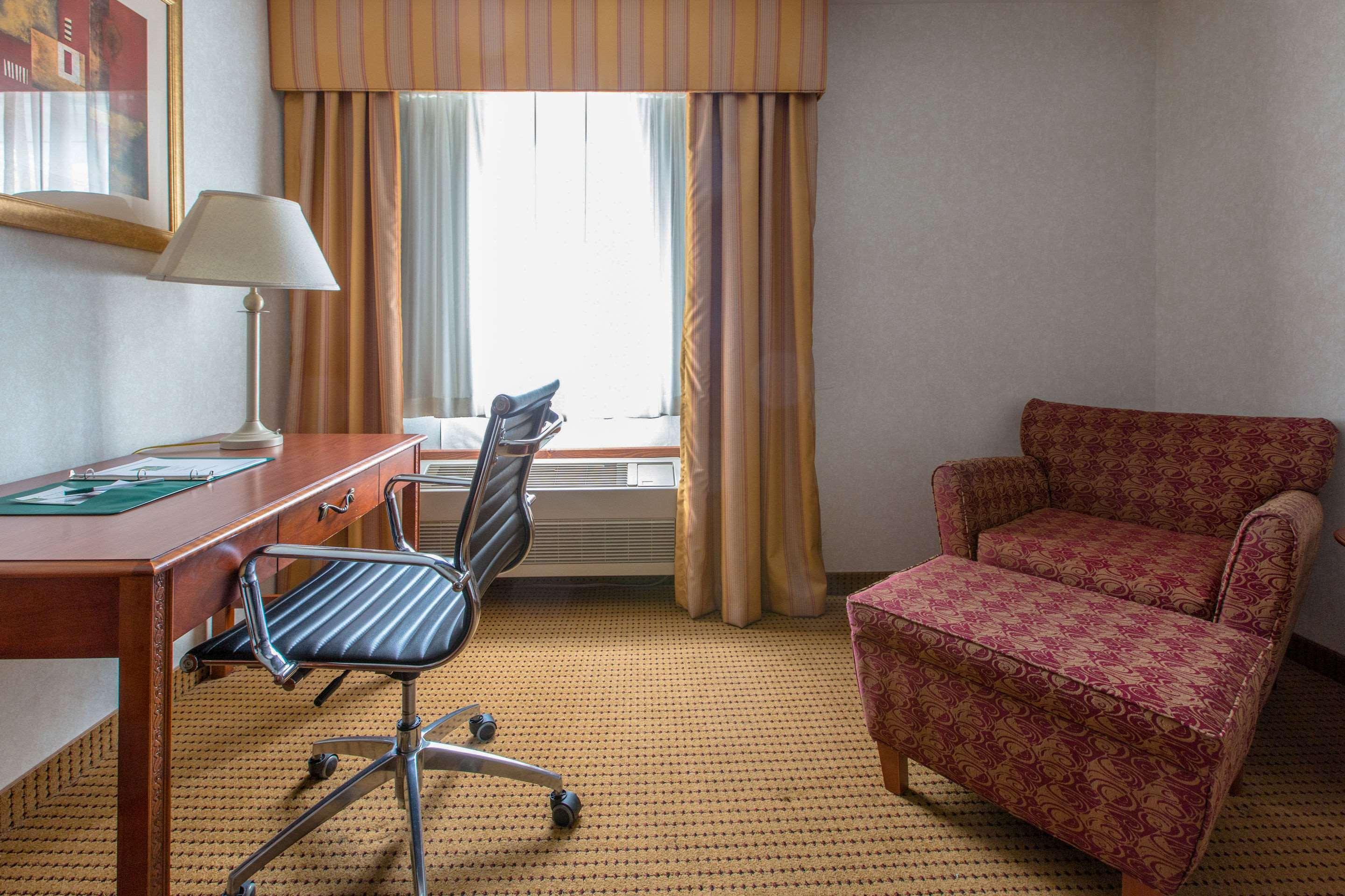 Quality Inn & Suites University Ларами Екстериор снимка