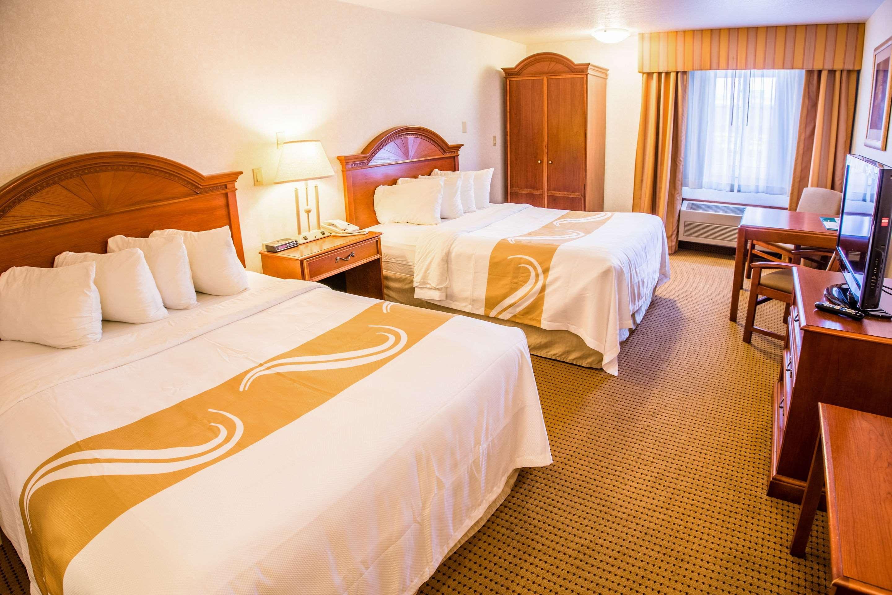 Quality Inn & Suites University Ларами Екстериор снимка