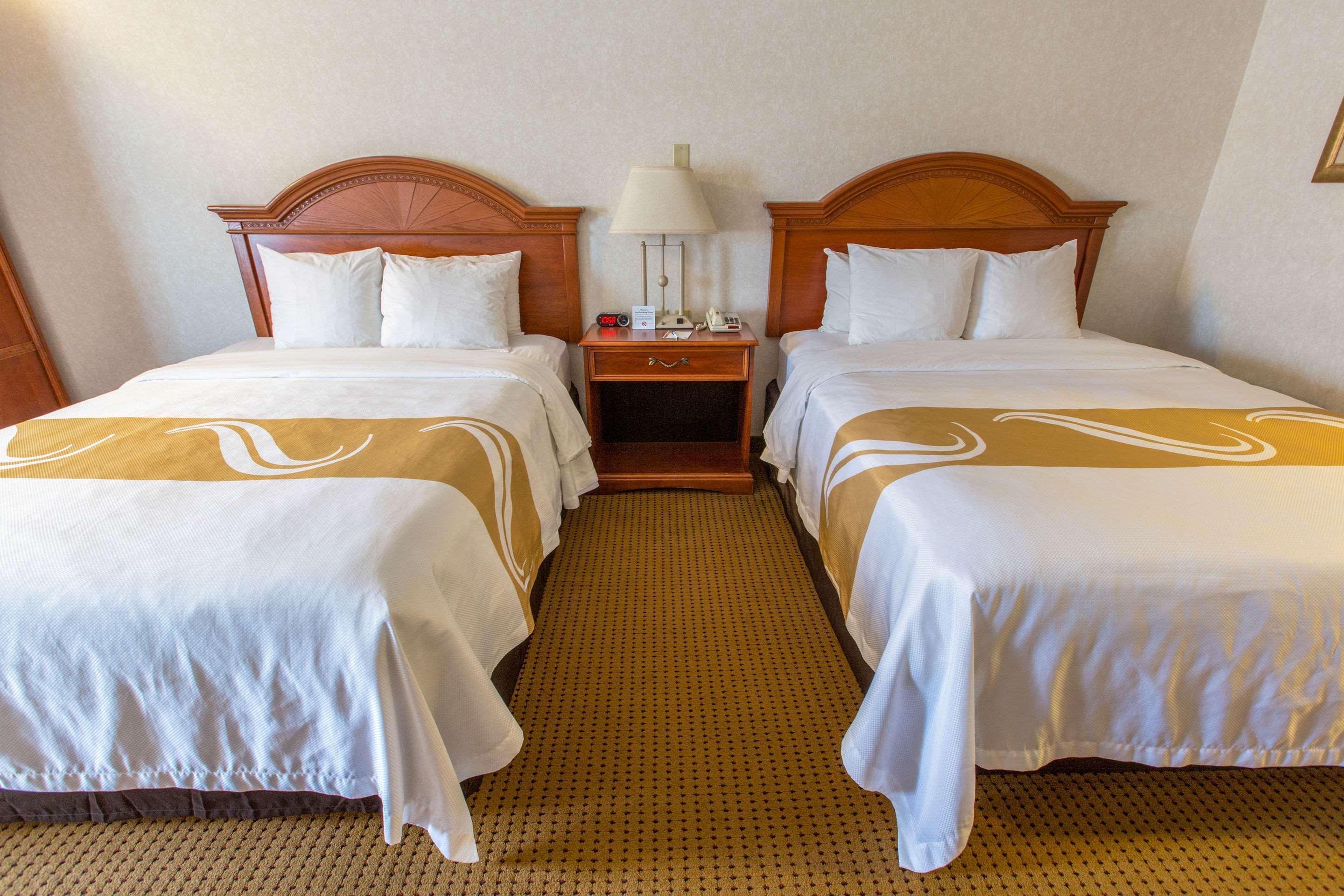 Quality Inn & Suites University Ларами Екстериор снимка