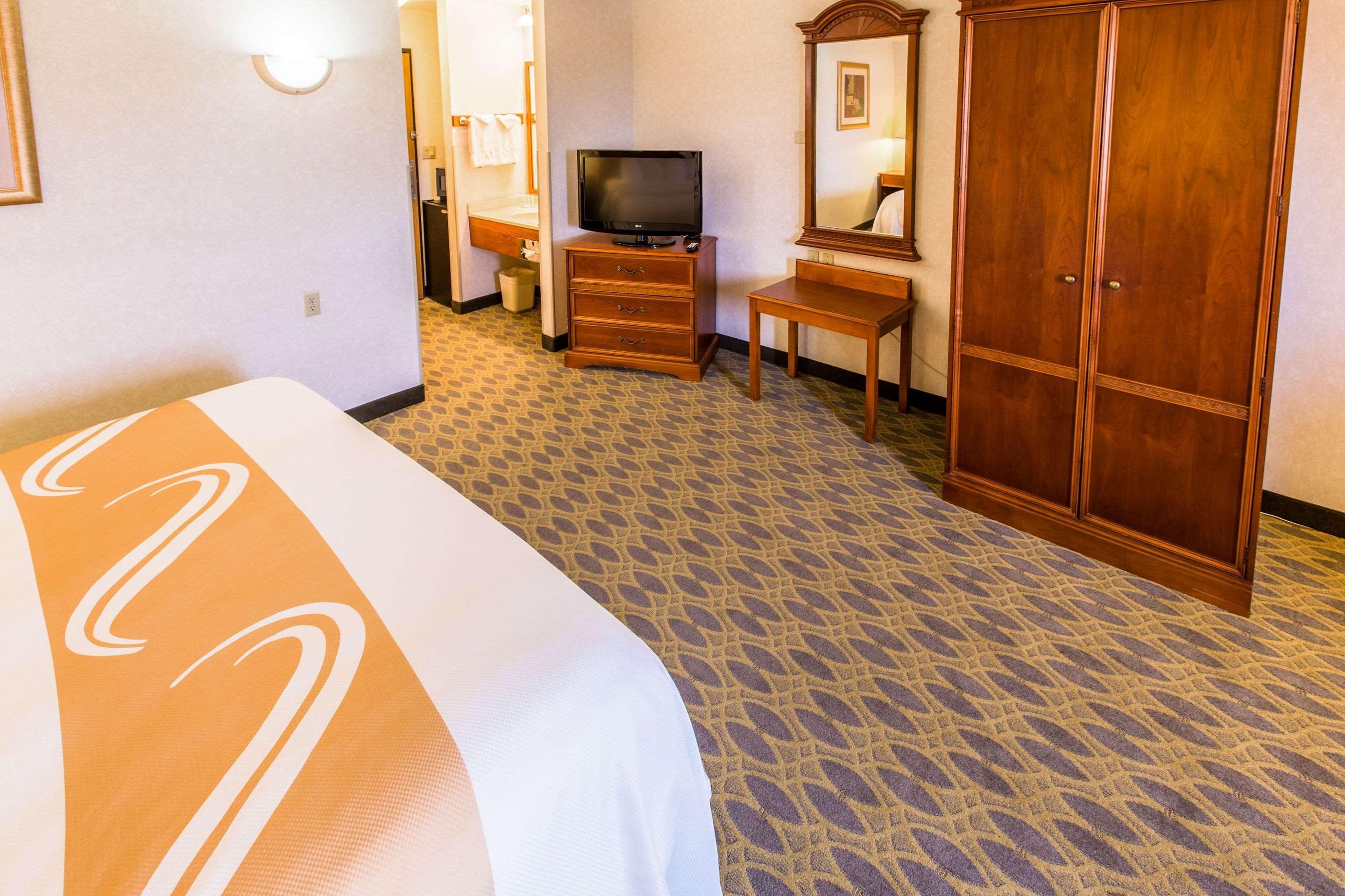 Quality Inn & Suites University Ларами Екстериор снимка