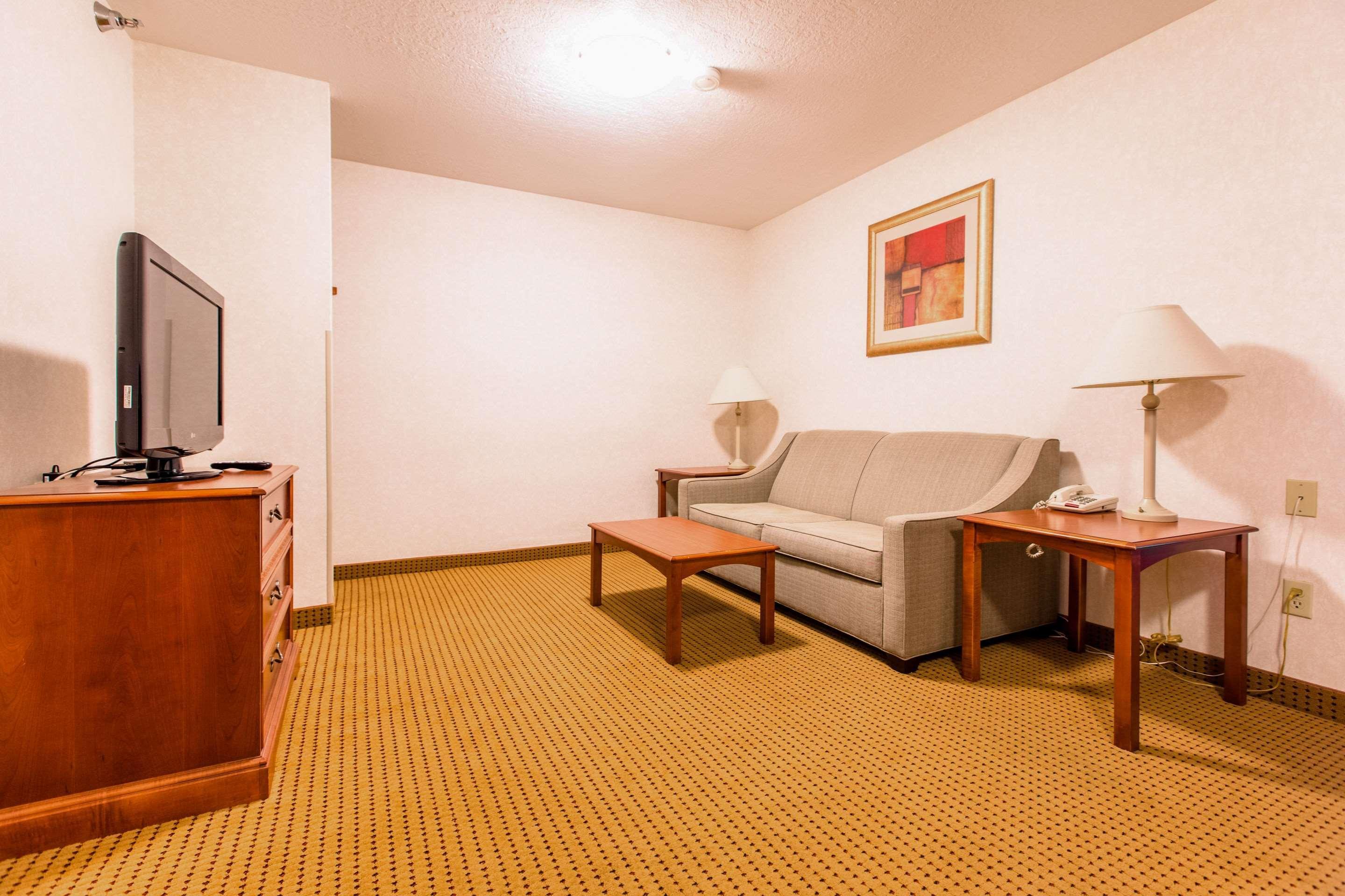 Quality Inn & Suites University Ларами Екстериор снимка