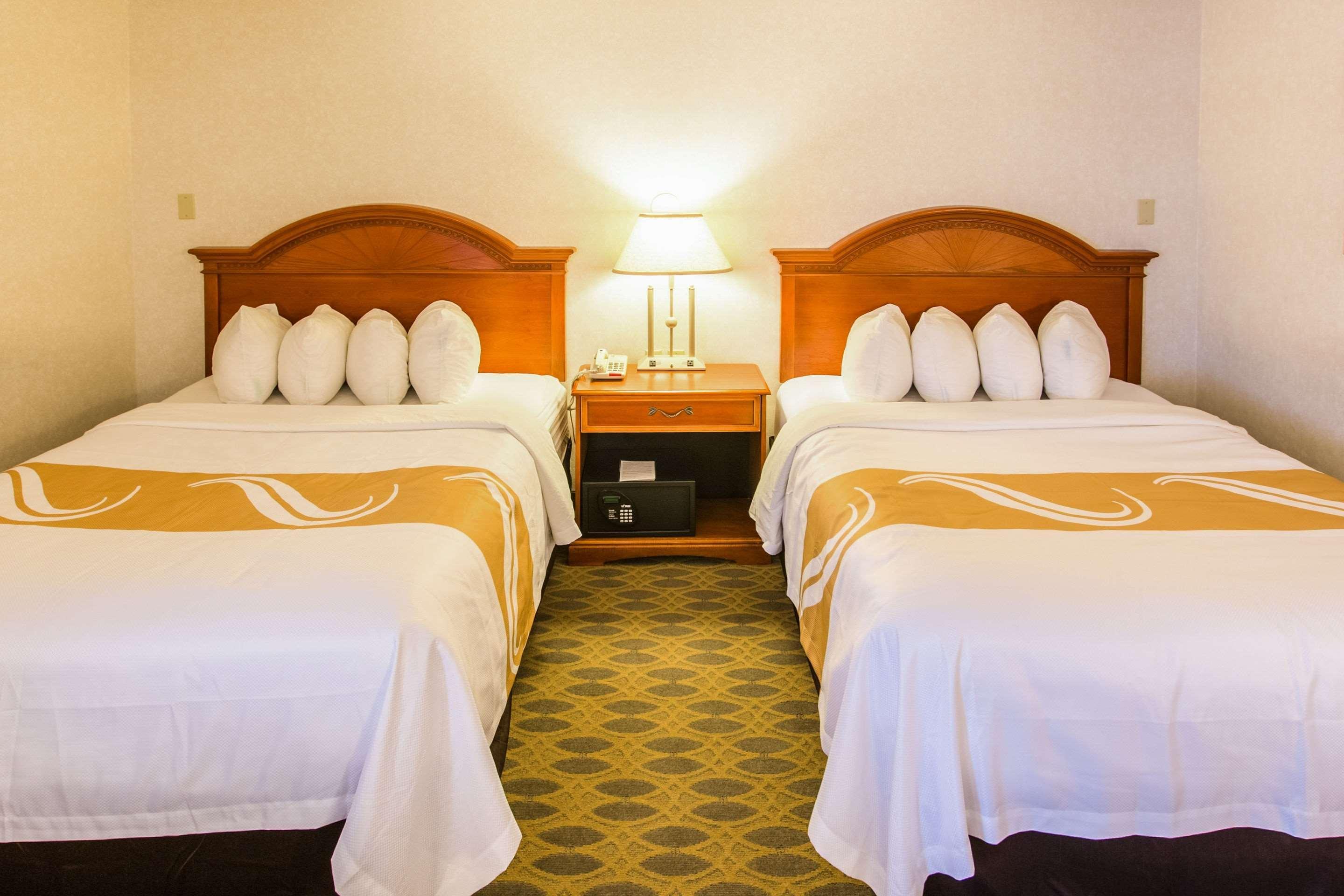 Quality Inn & Suites University Ларами Екстериор снимка