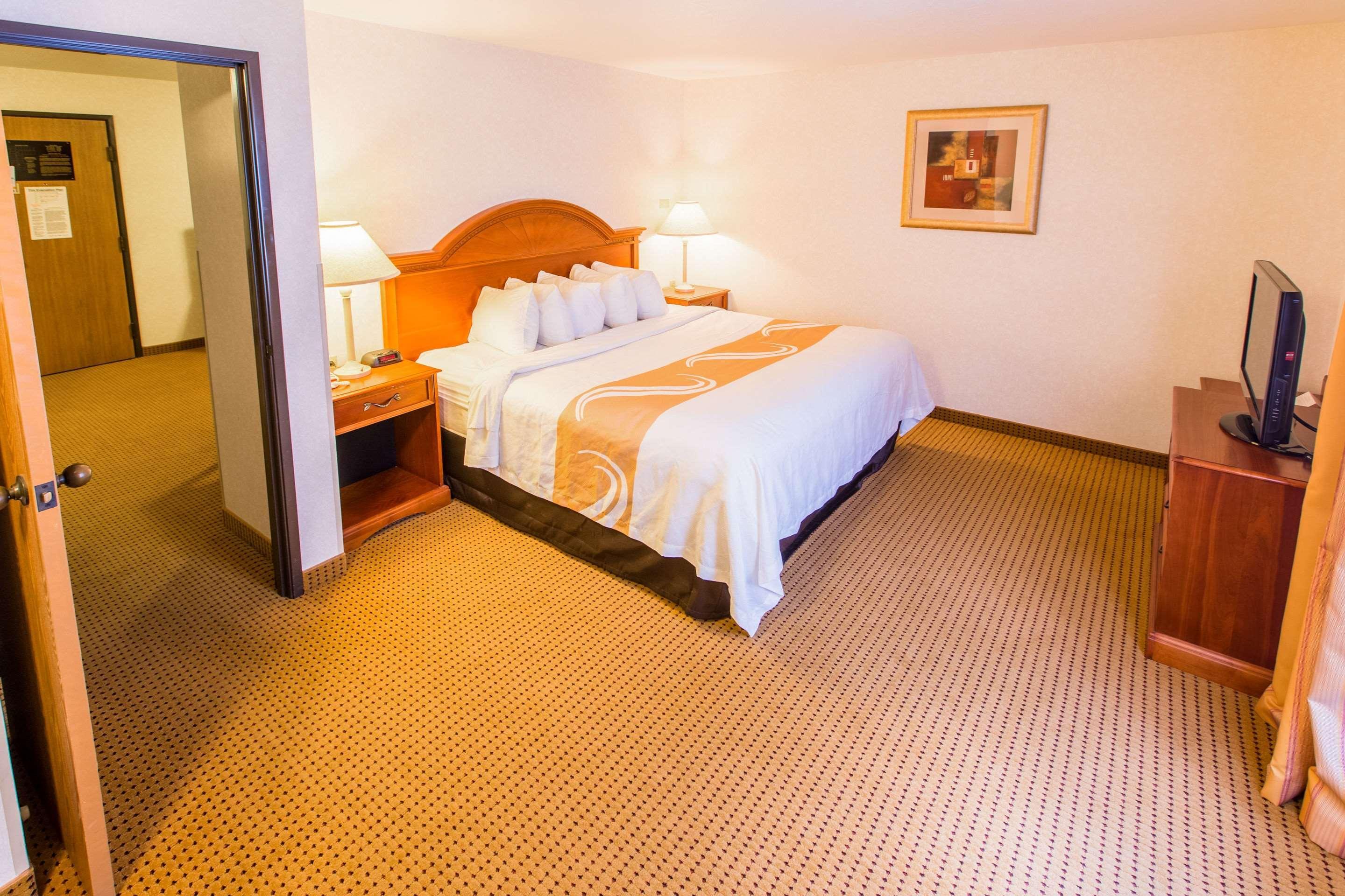 Quality Inn & Suites University Ларами Екстериор снимка