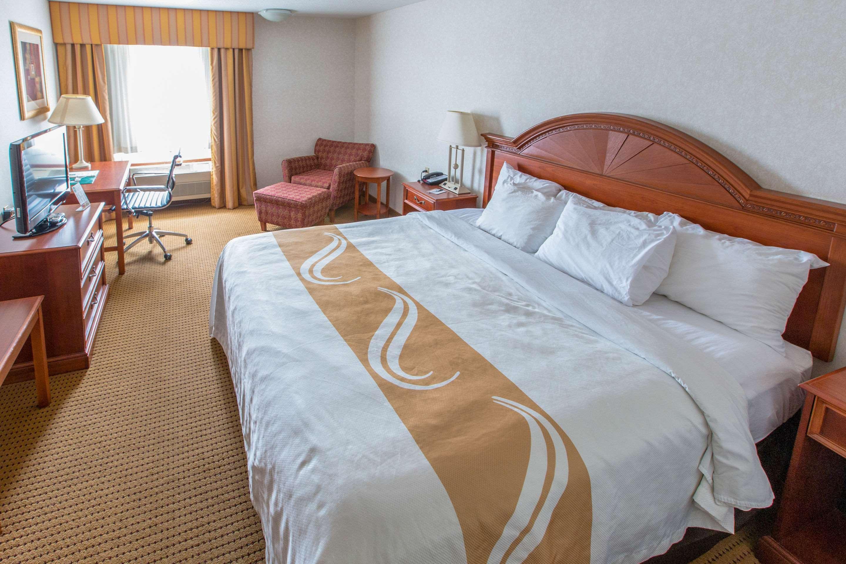Quality Inn & Suites University Ларами Екстериор снимка