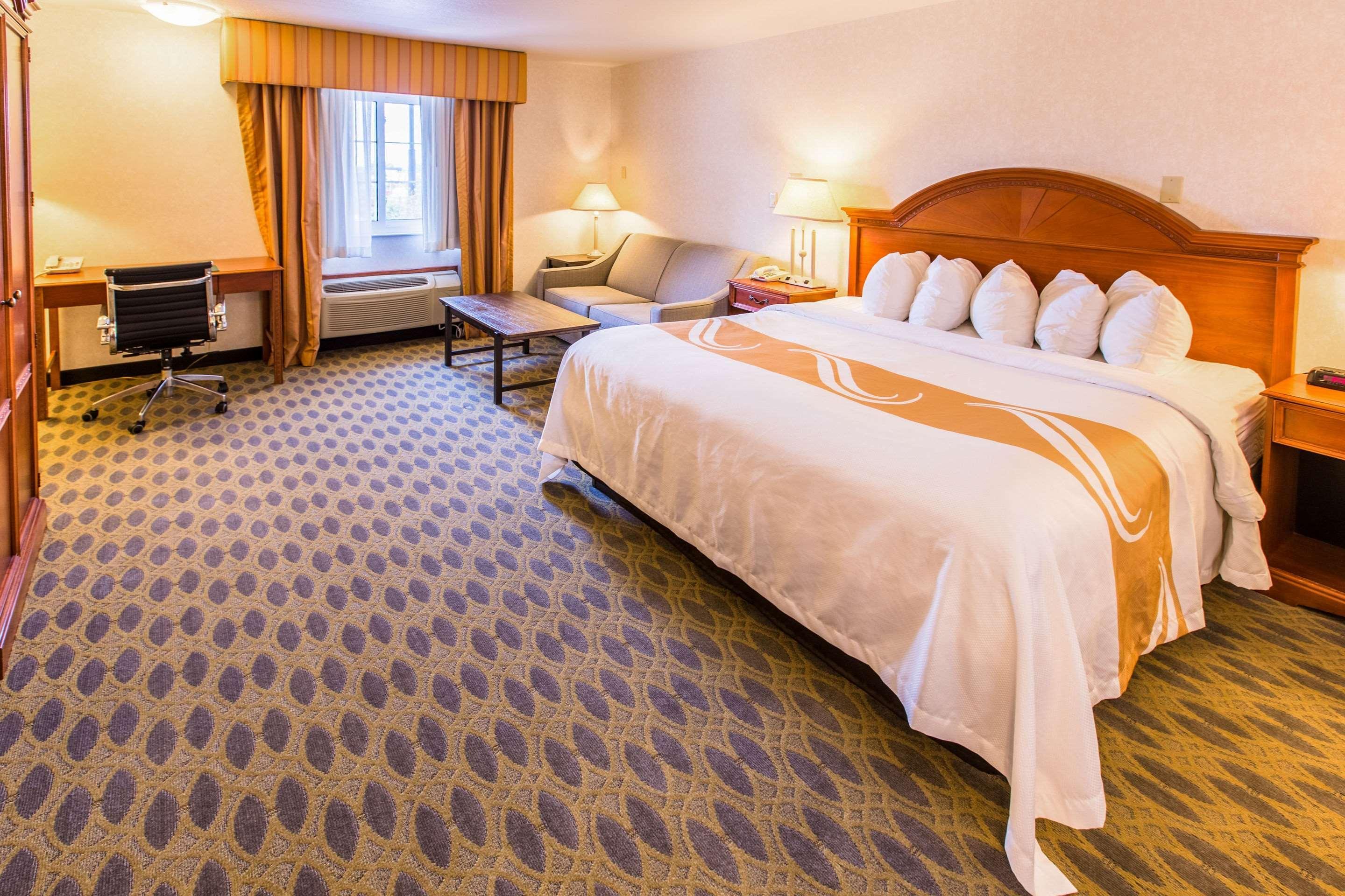 Quality Inn & Suites University Ларами Екстериор снимка