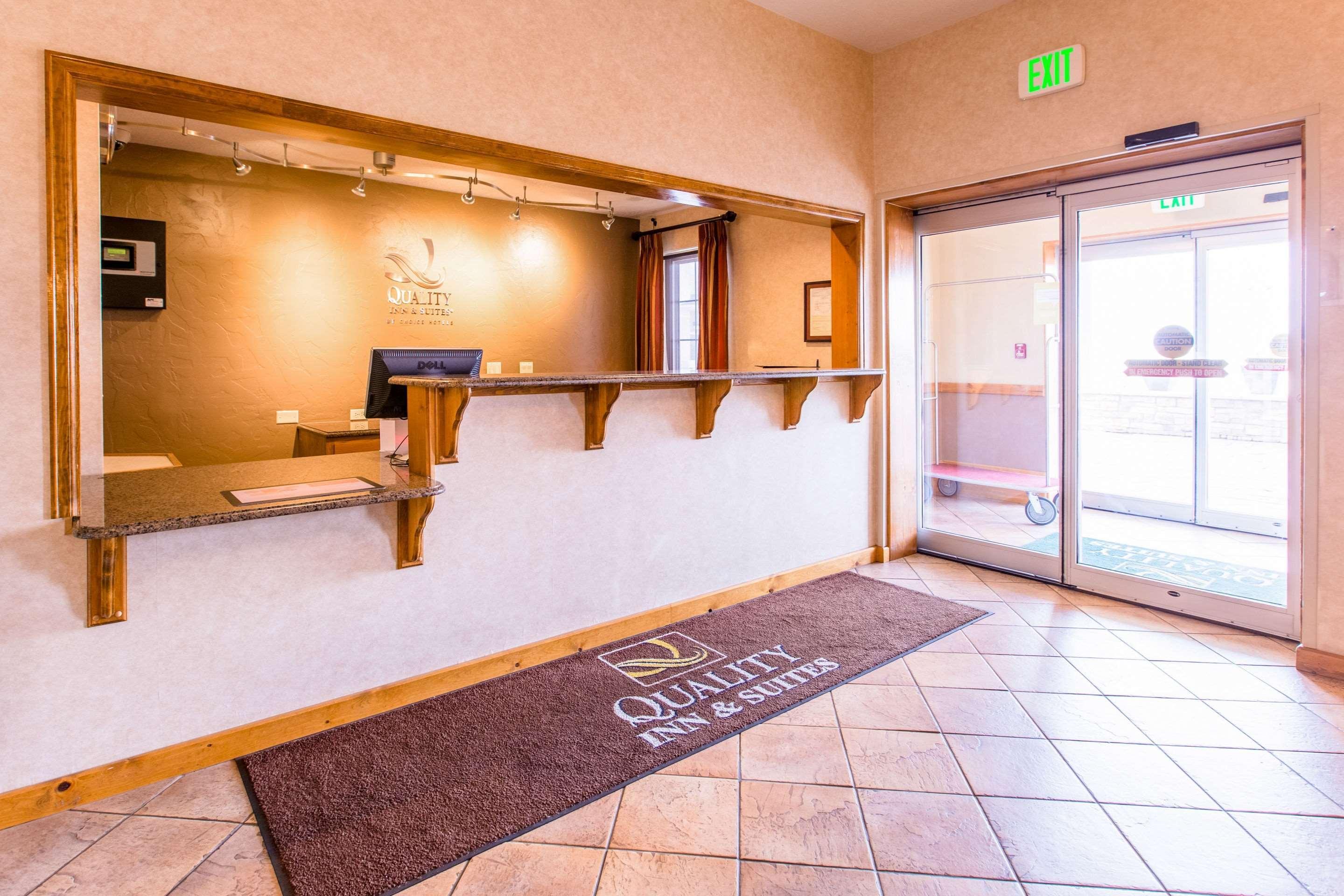 Quality Inn & Suites University Ларами Екстериор снимка
