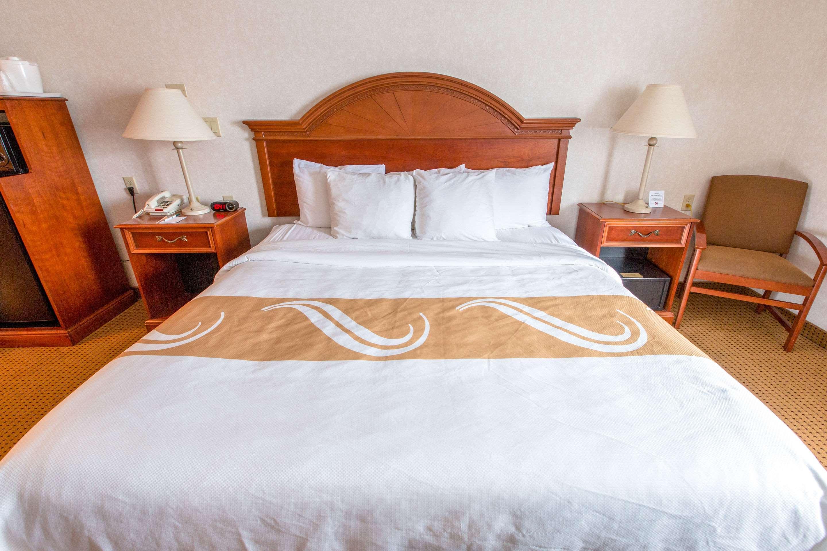 Quality Inn & Suites University Ларами Екстериор снимка
