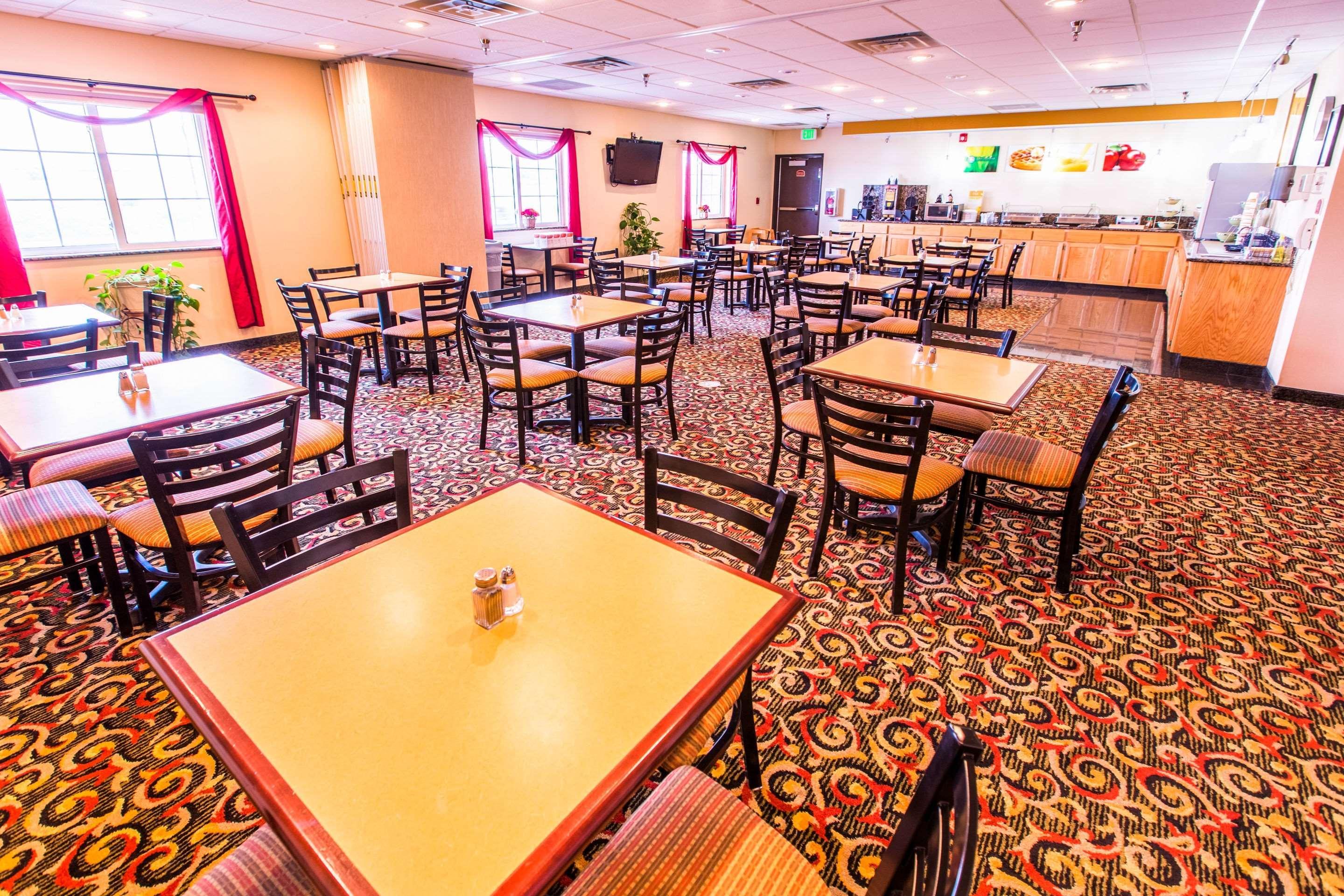 Quality Inn & Suites University Ларами Екстериор снимка