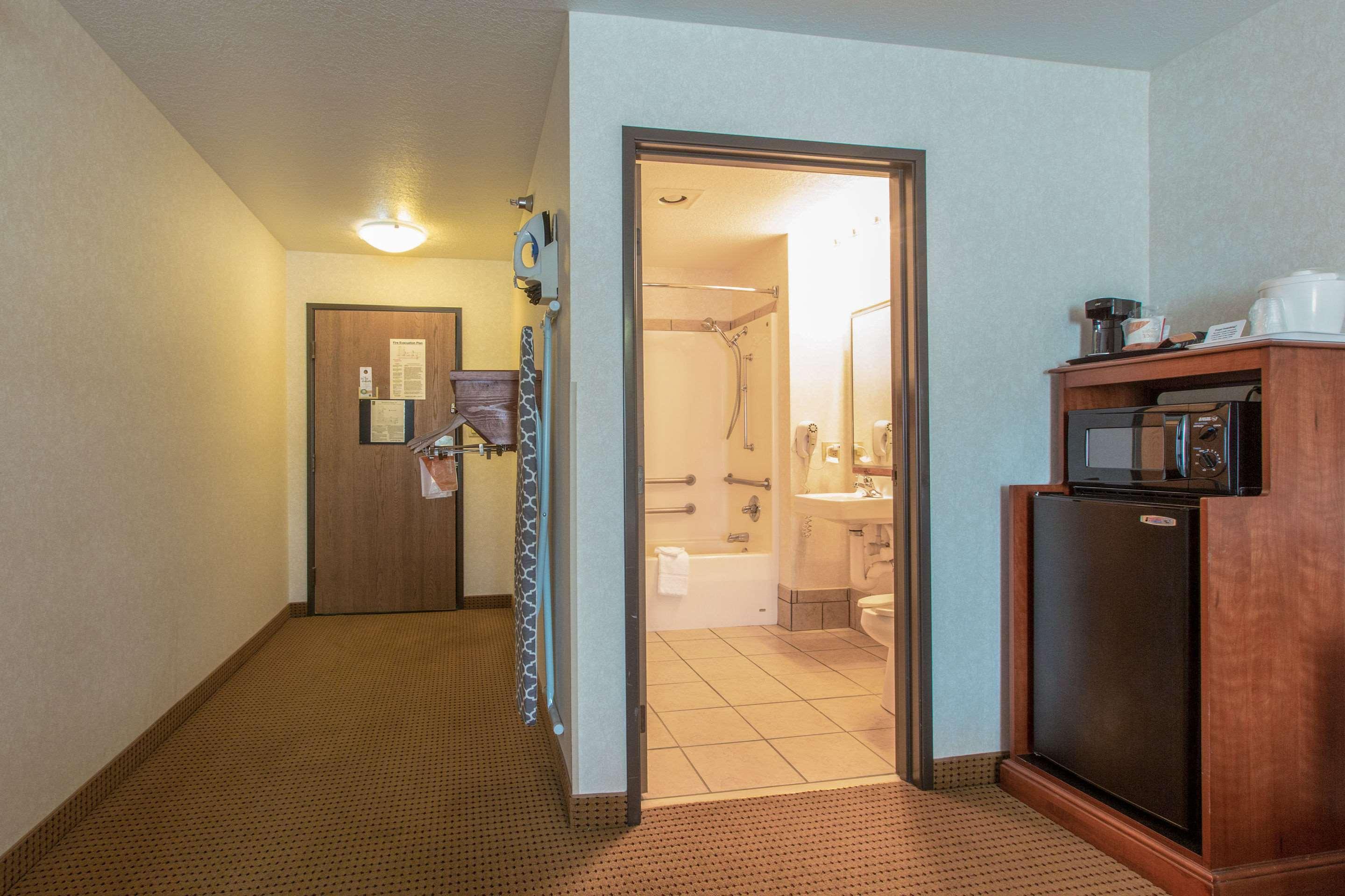 Quality Inn & Suites University Ларами Екстериор снимка