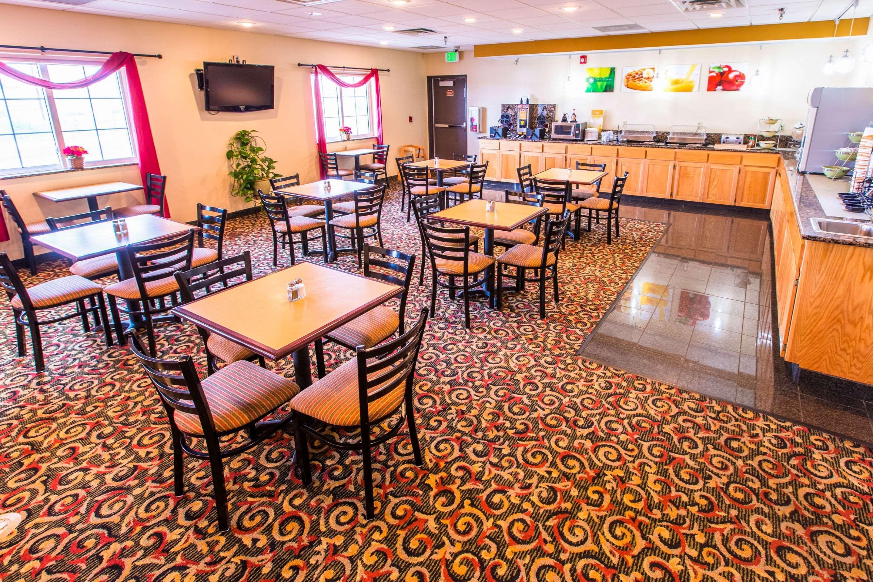 Quality Inn & Suites University Ларами Екстериор снимка