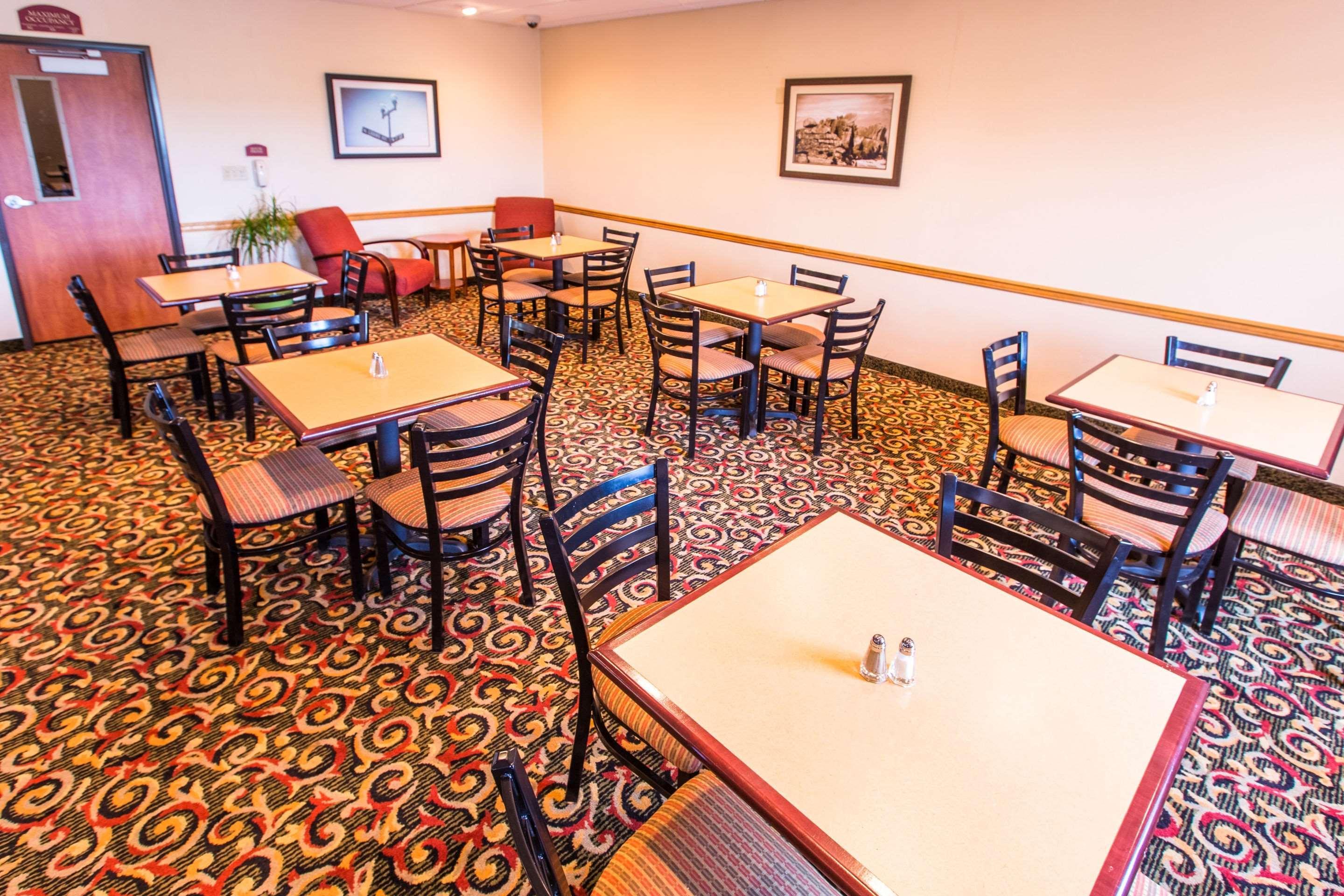 Quality Inn & Suites University Ларами Екстериор снимка