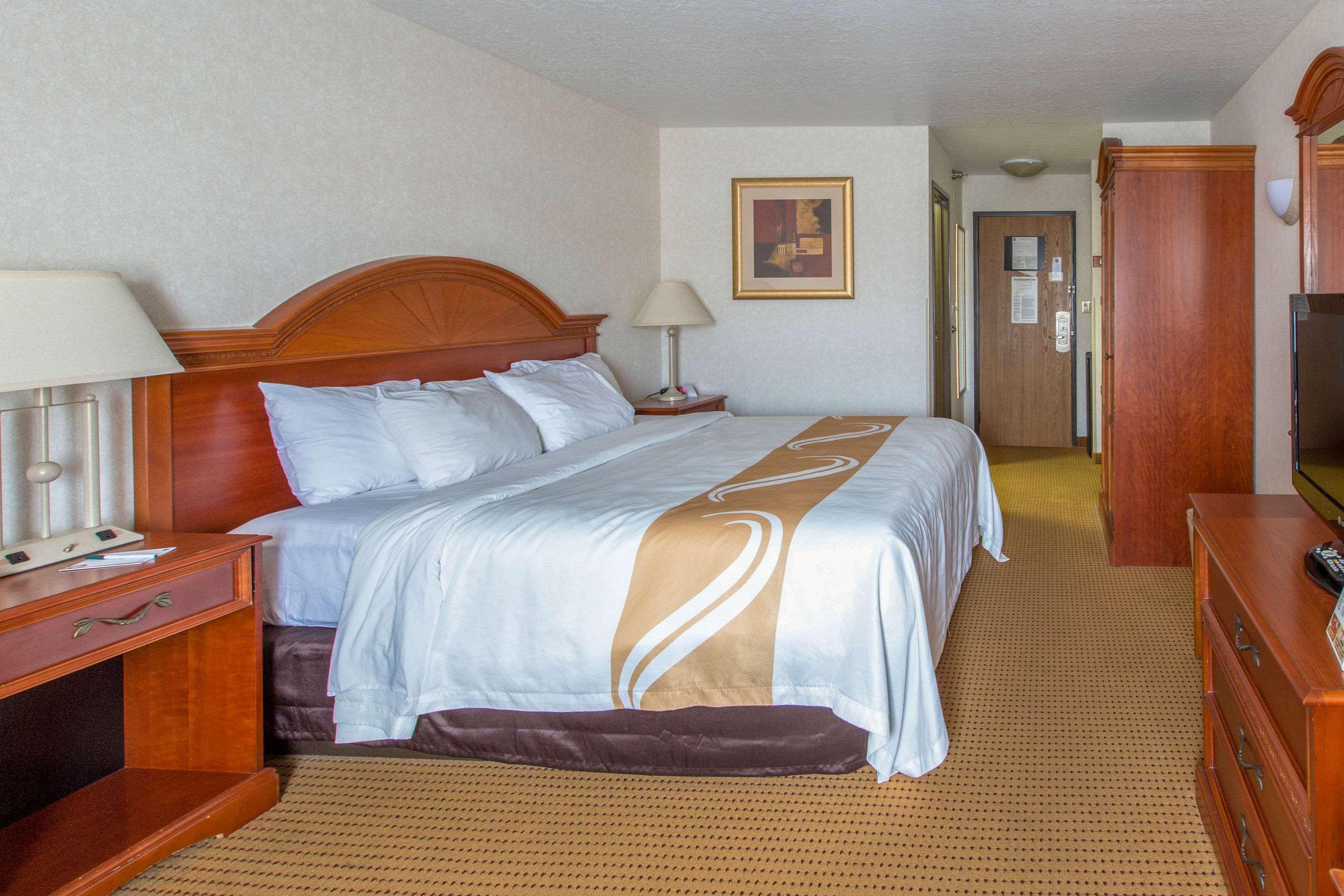Quality Inn & Suites University Ларами Екстериор снимка
