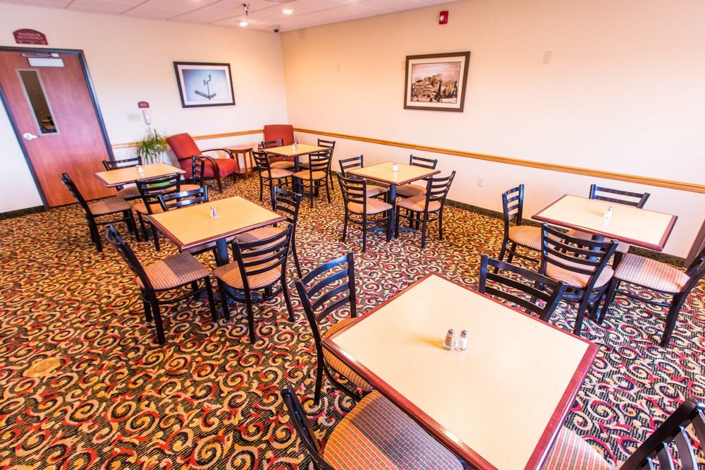 Quality Inn & Suites University Ларами Екстериор снимка