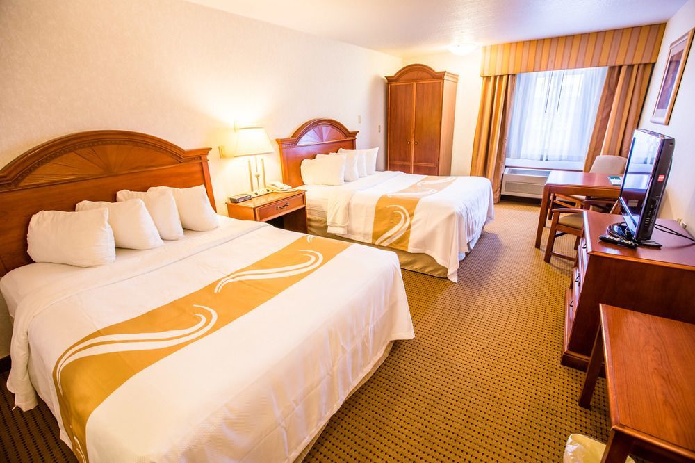 Quality Inn & Suites University Ларами Екстериор снимка
