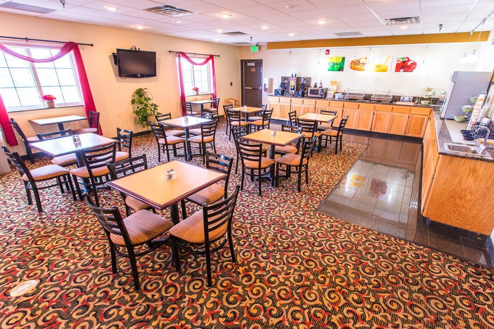 Quality Inn & Suites University Ларами Екстериор снимка