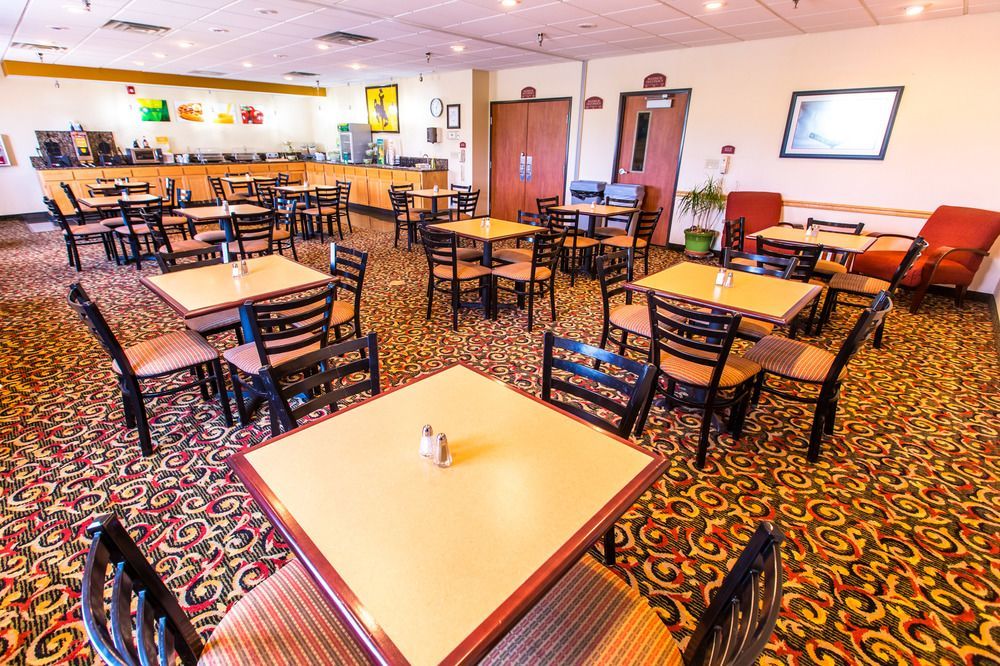 Quality Inn & Suites University Ларами Екстериор снимка